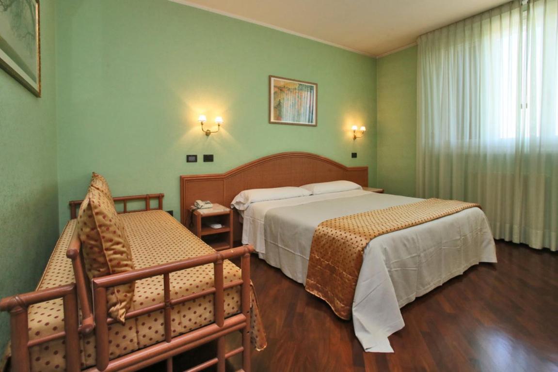 מודנה Hotel Le Ville מראה חיצוני תמונה