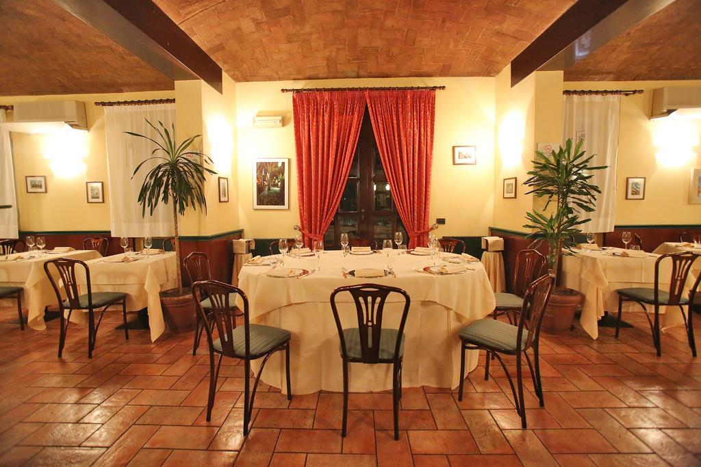 מודנה Hotel Le Ville מראה חיצוני תמונה