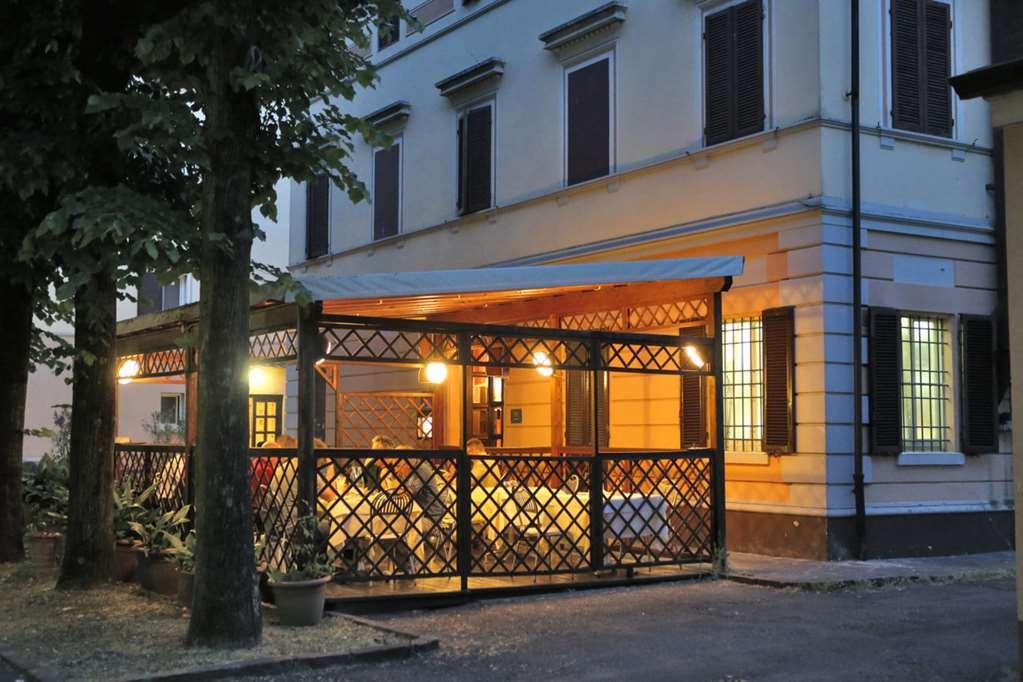 מודנה Hotel Le Ville מסעדה תמונה