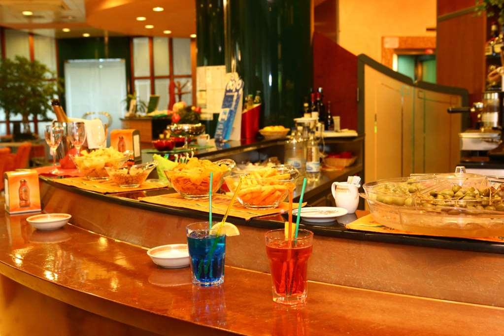 מודנה Hotel Le Ville מסעדה תמונה